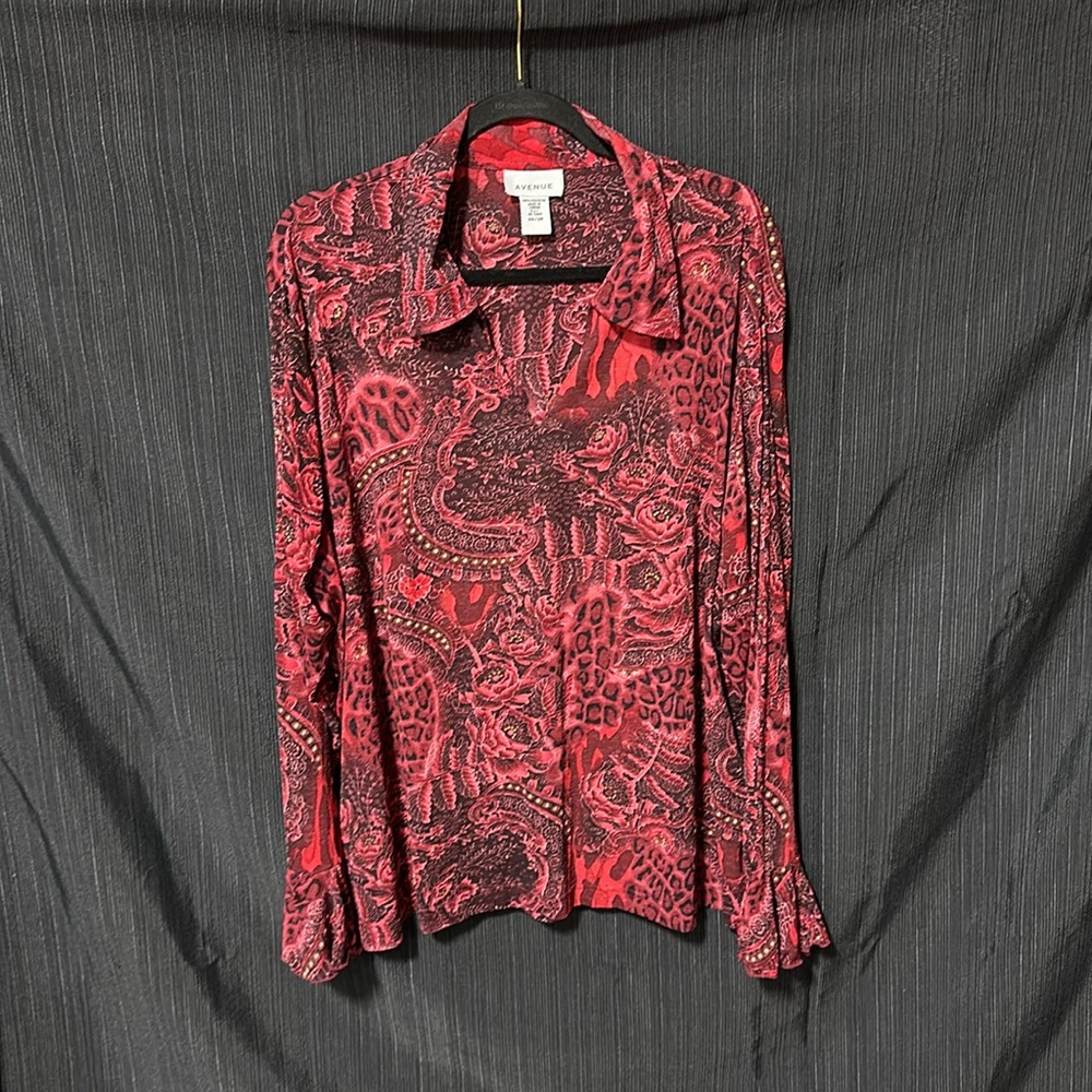 Avenue brand /Red w/black design top / size 26/28 / O-20